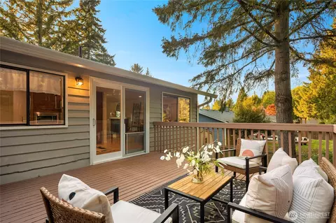 Exterior - 19011 27th Dr SE, Bothell, WA 98012 photo 4 of 9