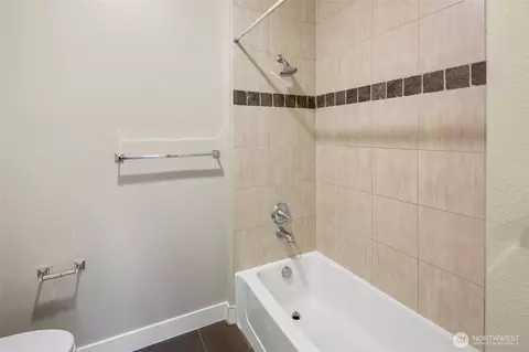 Bath - 15730 116th Ave NE #405, Bothell, WA 98011 photo 2 of 4