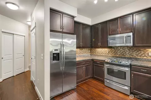 Kitchen - 15730 116th Ave NE #405, Bothell, WA 98011 photo 4 of 5
