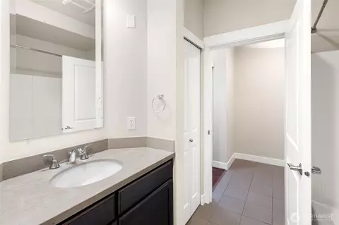 Bath - 15730 116th Ave NE #405, Bothell, WA 98011 photo 3 of 4