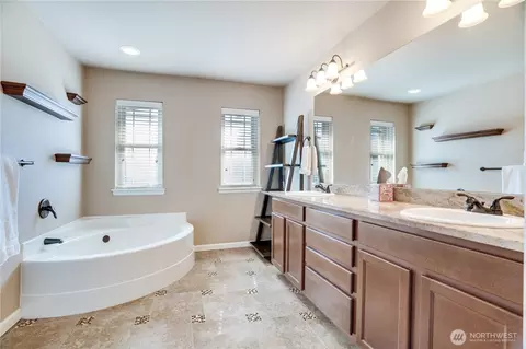 Bath - 5913 164th Avenue Ct E, Sumner, WA 98390 photo 3 of 5