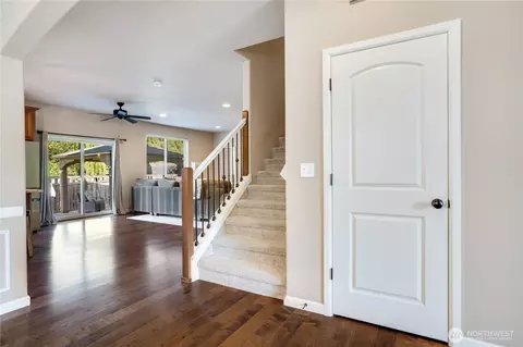 Entry Way - 5913 164th Avenue Ct E, Sumner, WA 98390 photo 3 of 5