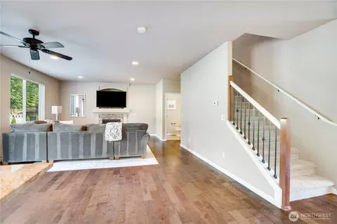 Living - 5913 164th Avenue Ct E, Sumner, WA 98390 photo 2 of 4