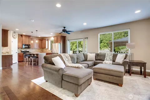 Living - 5913 164th Avenue Ct E, Sumner, WA 98390 photo 4 of 4