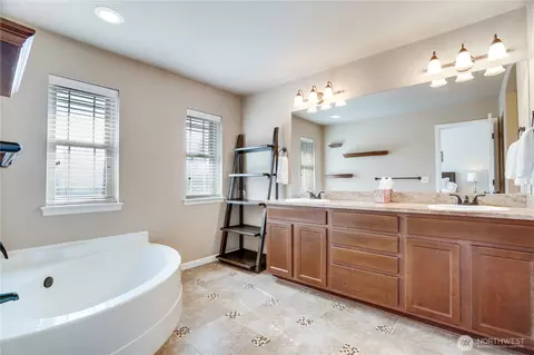 Bath - 5913 164th Avenue Ct E, Sumner, WA 98390 photo 2 of 5