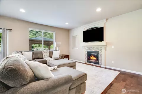 Living - 5913 164th Avenue Ct E, Sumner, WA 98390 photo 3 of 4