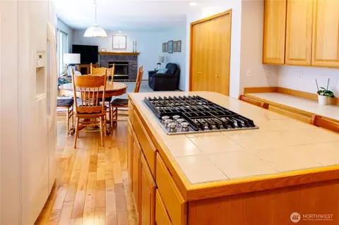 Kitchen - 9634 Regency Loop SE, Olympia, WA 98513 photo 4 of 6