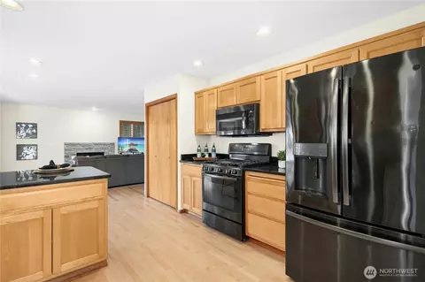 Kitchen - 15507 Cedar Pl SE, Monroe, WA 98272 photo 4 of 5