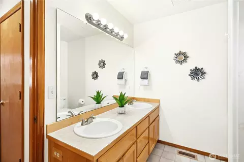 Bath - 15507 Cedar Pl SE, Monroe, WA 98272 photo 3 of 4