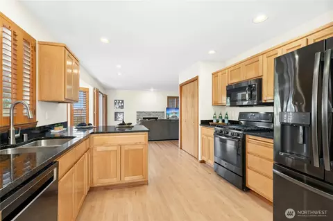 Kitchen - 15507 Cedar Pl SE, Monroe, WA 98272 photo 3 of 5