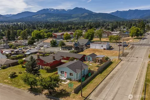 940 W 7th St, Port Angeles, WA 98363