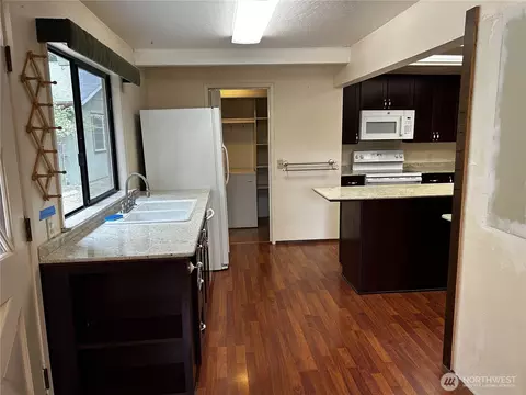 Kitchen - 1191 Towne Rd, Sequim, WA 98382 photo 2 of 5