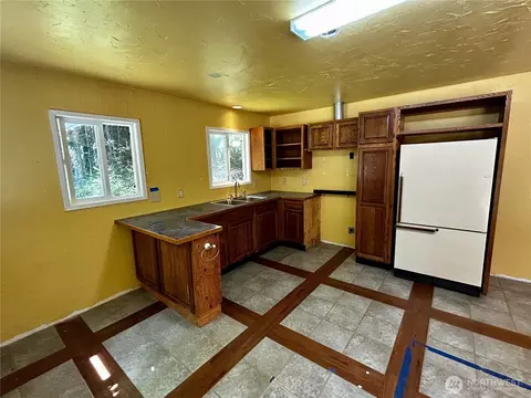 Kitchen - 1191 Towne Rd, Sequim, WA 98382 photo 5 of 5