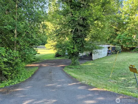 3570 Grapeview Loop, Grapeview, WA 98546