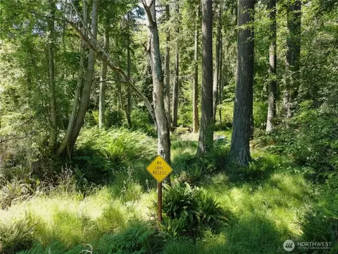 737 Twin View Dr, Greenbank, WA 98239