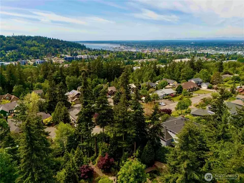 145 47th St, Bellingham, WA 98229