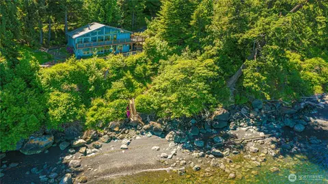 295 Raccoon Point Rd, Eastsound, WA 98245