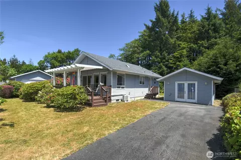 558 Meadow Ave NE, Ocean Shores, WA 98569