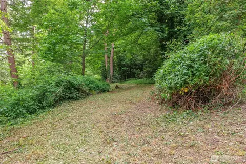 1052 SW Nn Sw Cowan Rd, Vashon, WA 98070