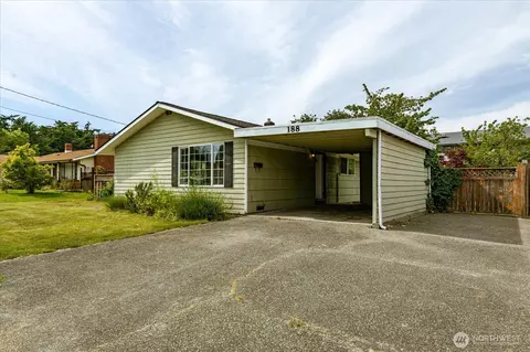 188 SW 8th Ave, Oak Harbor, WA 98277