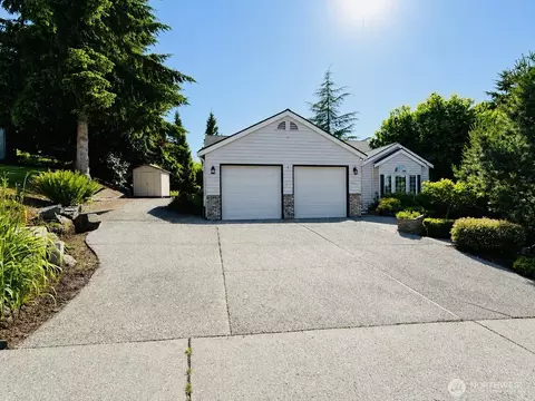 715 N Waugh Rd, Mount Vernon, WA 98273