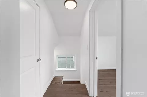 Entry Way - 2928 Nassau St, Everett, WA 98201 photo 2 of 2
