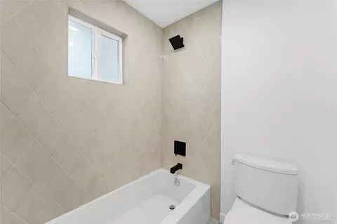 Bath - 2928 Nassau St, Everett, WA 98201 photo 3 of 3