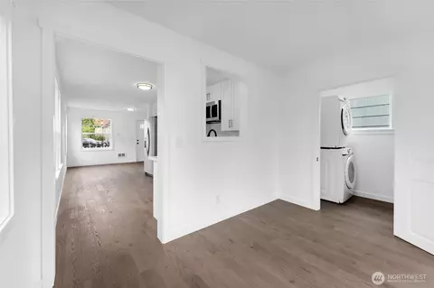 Entry Way - 2928 Nassau St, Everett, WA 98201 photo 1 of 2
