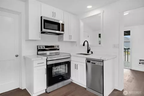 Kitchen - 2928 Nassau St, Everett, WA 98201 photo 3 of 3