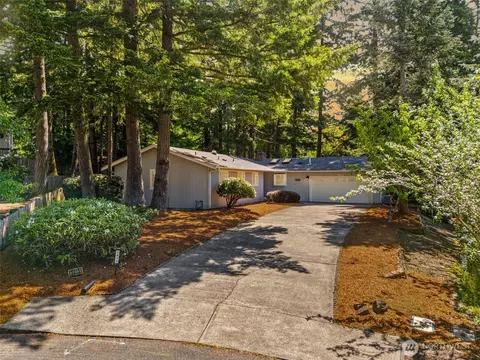 3815 Hillview Ct NW, Olympia, WA 98502
