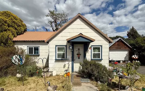 8 S 4th St, Harrington, WA 99134