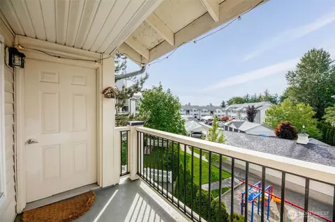 Exterior - 12404 E Gibson Rd #H301, Everett, WA 98204 photo 2 of 9