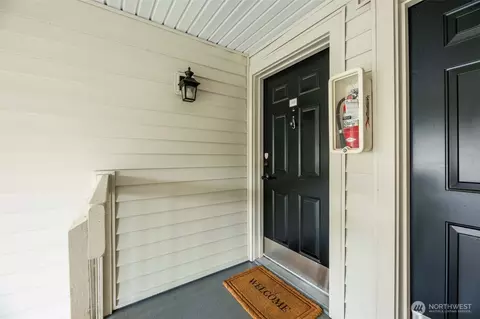 Entry Way - 12404 E Gibson Rd #H301, Everett, WA 98204 photo 1 of 2
