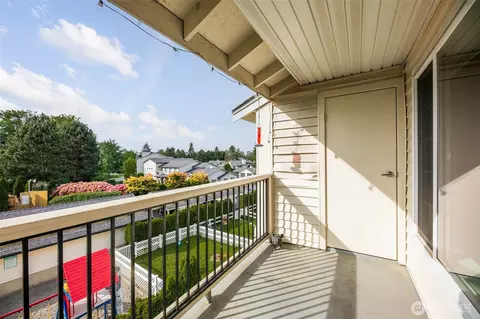 Exterior - 12404 E Gibson Rd #H301, Everett, WA 98204 photo 1 of 9