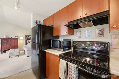 Kitchen - 12404 E Gibson Rd #H301, Everett, WA 98204 photo 2 of 3