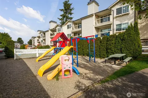 Exterior - 12404 E Gibson Rd #H301, Everett, WA 98204 photo 3 of 9
