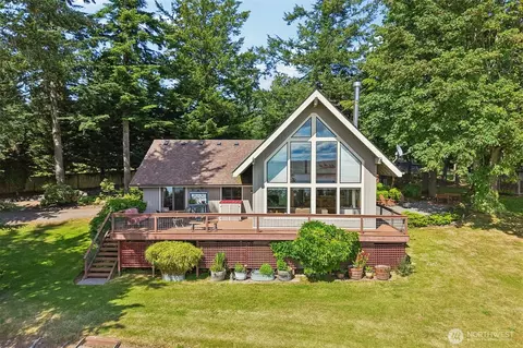 4181 Eagle Ridge Dr, Camano Island, WA 98282