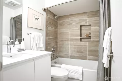 Bath - 2301 Fairview Ave E #215, Seattle, WA 98102 photo 1 of 2