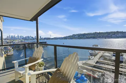 View/Area - 2301 Fairview Ave E #215, Seattle, WA 98102 photo 3 of 5