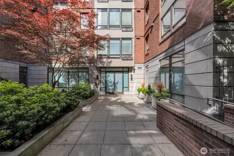 4547 8th Ave NE #203, Seattle, WA 98105