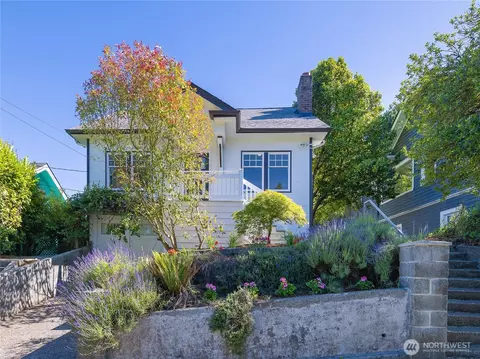 331 NE 53rd St, Seattle, WA 98105