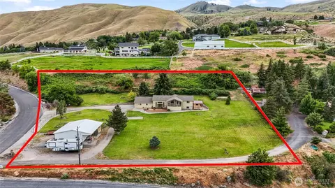 2049 Sleepy Hollow Rd, Wenatchee, WA 98801