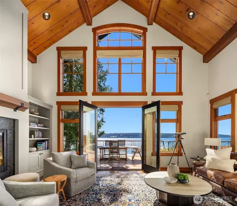 4174 Beach Dr, Freeland, WA 98249