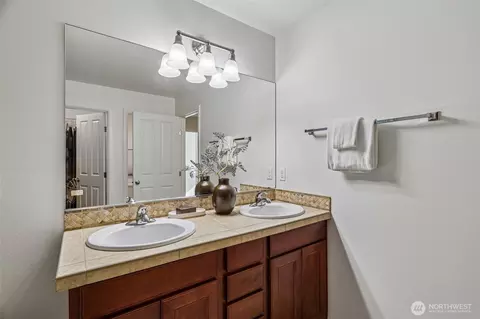 Bath - 3028 183rd Pl SE, Bothell, WA 98012 photo 2 of 3