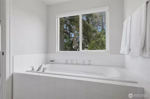 Bath - 17747 89th Ct NE, Bothell, WA 98011 photo 2 of 3