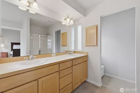 Bath - 17747 89th Ct NE, Bothell, WA 98011 photo 1 of 3