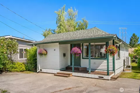 811 W Hazel St, Mount Vernon, WA 98273