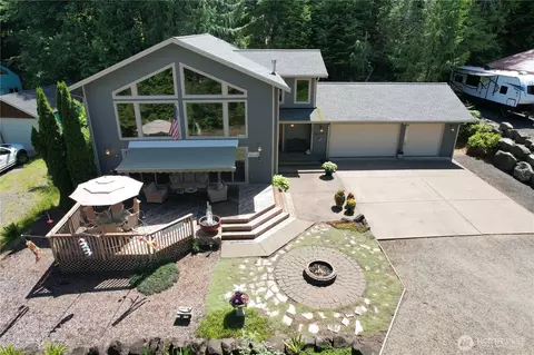 321 N Standstill Dr S, Hoodsport, WA 98548