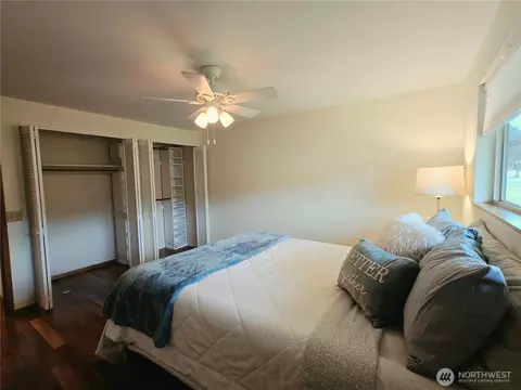 Bedroom - 1301 S 3rd Ave #2B, Sequim, WA 98382 photo 2 of 2