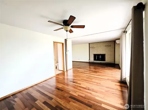 Living - 1301 S 3rd Ave #2B, Sequim, WA 98382 photo 4 of 6